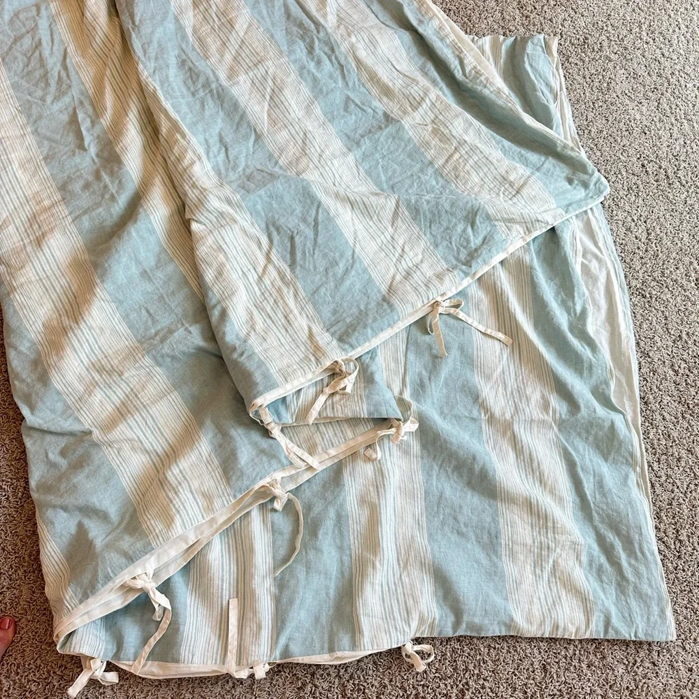 WEST ELM King Sized Duvet Cover Seafoam and Cream Striped Excellent Condition!